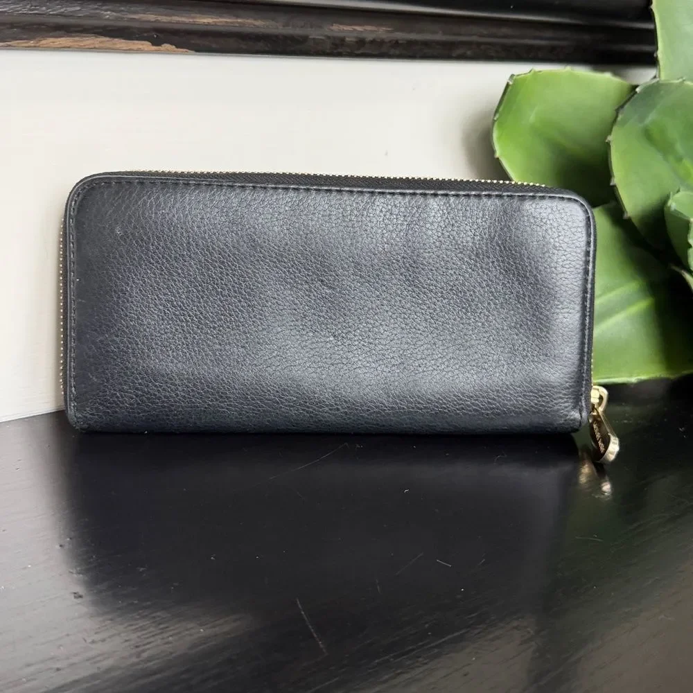 Michael Kors Genuine Leather Zip Wallet Clutch Clean Classic Versatile
